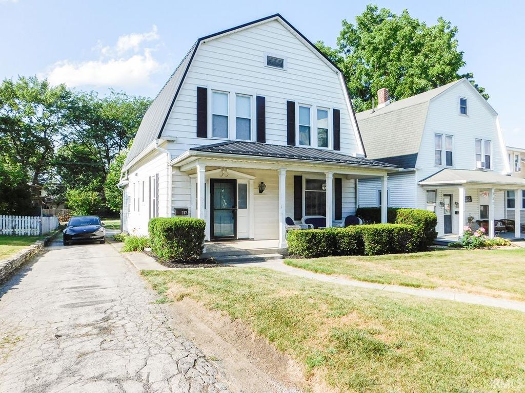 Photo of 217 E Central Avenue, Bluffton, IN 46714 (MLS # 202620558)