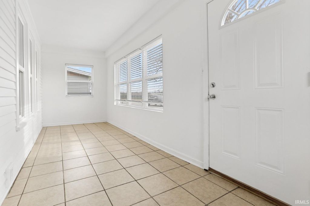 Photo of 1566 E Morgan Avenue, Evansville, IN 47711 (MLS # 202549485)