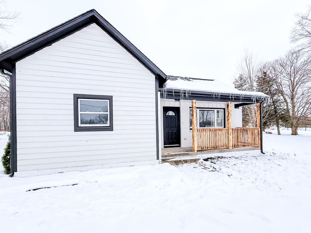 Photo of 286 E Whitley Street, Churubusco, IN 46723 (MLS # 202548465)