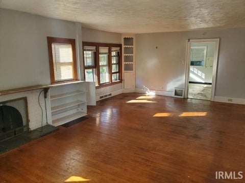 Tiny photo for 516 W Broadway Street, Mishawaka, IN 46545 (MLS # 202643659)