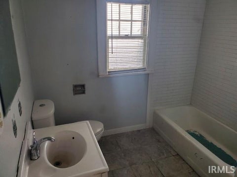 Tiny photo for 516 W Broadway Street, Mishawaka, IN 46545 (MLS # 202643659)