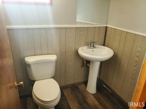 Tiny photo for 516 W Broadway Street, Mishawaka, IN 46545 (MLS # 202643659)