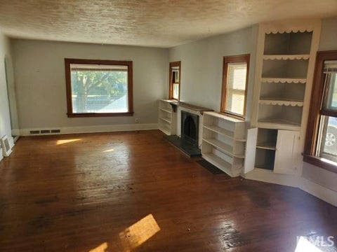 Tiny photo for 516 W Broadway Street, Mishawaka, IN 46545 (MLS # 202643659)