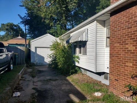Tiny photo for 516 W Broadway Street, Mishawaka, IN 46545 (MLS # 202643659)