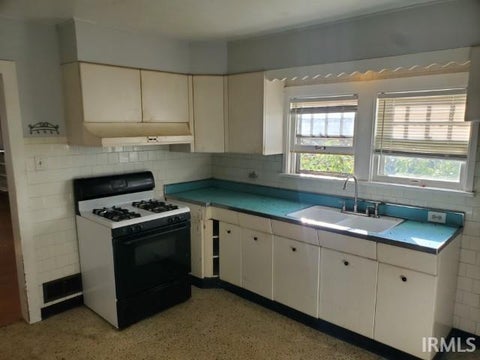 Tiny photo for 516 W Broadway Street, Mishawaka, IN 46545 (MLS # 202643659)