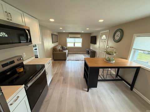 Tiny photo for 1801 Wabash Street, Vincennes, IN 47591 (MLS # 202632372)