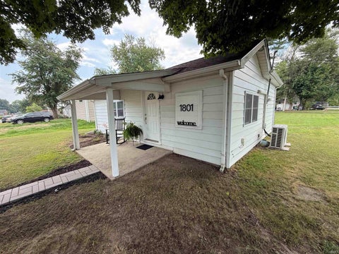 Tiny photo for 1801 Wabash Street, Vincennes, IN 47591 (MLS # 202632372)