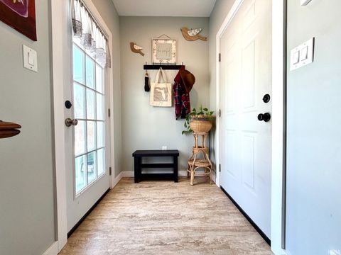 Tiny photo for 17 Eastview Court, Bedford, IN 47421 (MLS # 202604124)