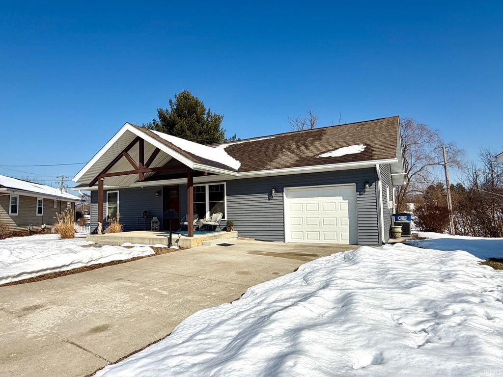 Photo of 17 Eastview Court, Bedford, IN 47421 (MLS # 202604124)