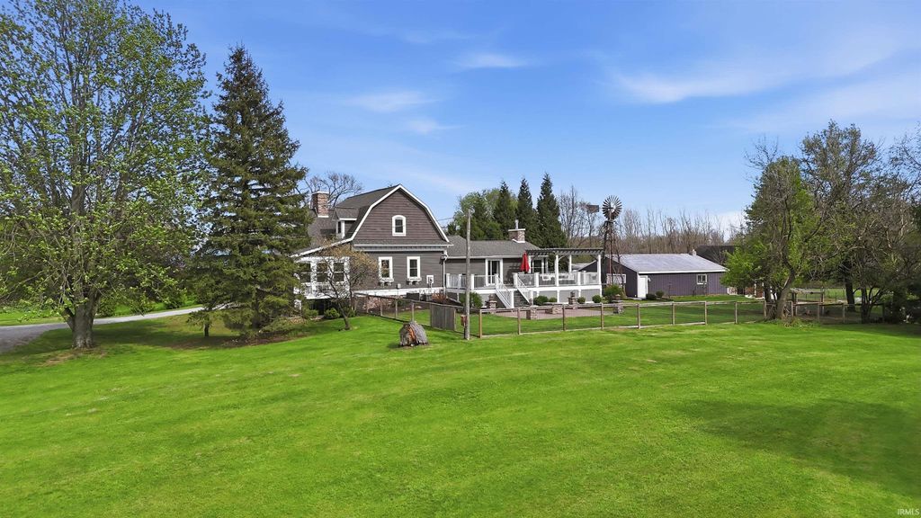 Photo of 3724 E 550 S-57 Road, Churubusco, IN 46723 (MLS # 202614511)