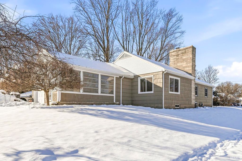 Photo of 2903 Erskine Boulevard, South Bend, IN 46614 (MLS # 202601855)