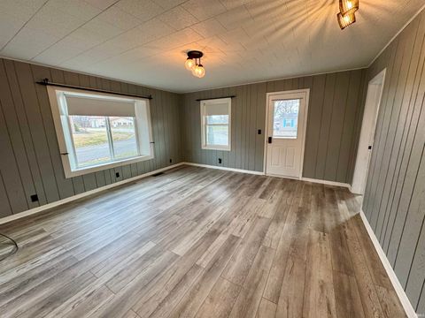 Tiny photo for 108 E Walnut Street, Petersburg, IN 47567 (MLS # 202549344)
