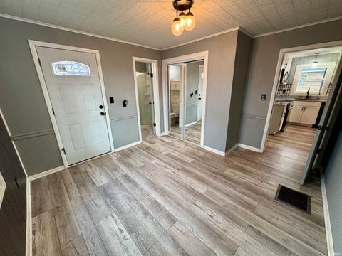Tiny photo for 108 E Walnut Street, Petersburg, IN 47567 (MLS # 202549344)
