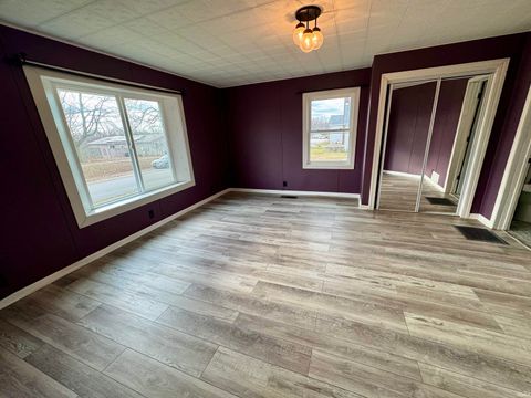 Tiny photo for 108 E Walnut Street, Petersburg, IN 47567 (MLS # 202549344)