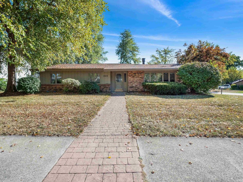 Photo of 3210 Arrowwood Drive, Fort Wayne, IN 46815 (MLS # 202541048)