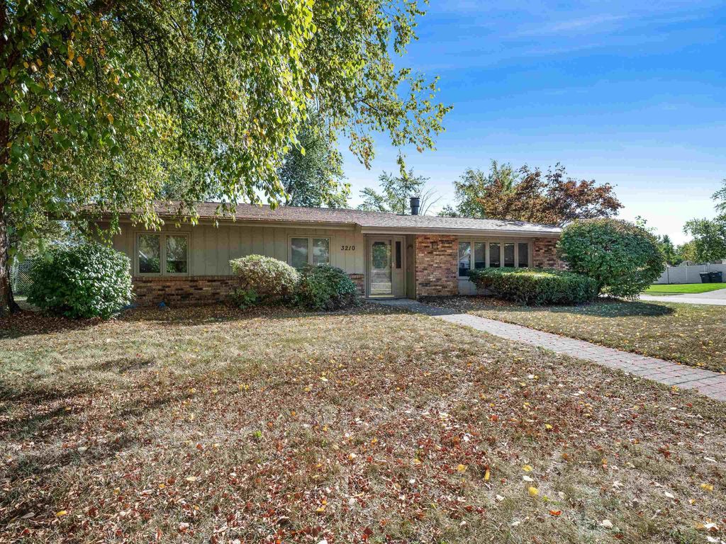 Photo of 3210 Arrowwood Drive, Fort Wayne, IN 46815 (MLS # 202541048)