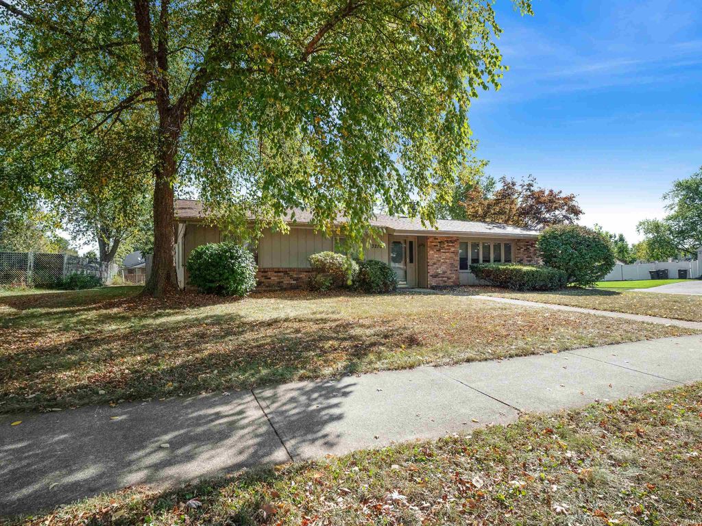 Photo of 3210 Arrowwood Drive, Fort Wayne, IN 46815 (MLS # 202541048)