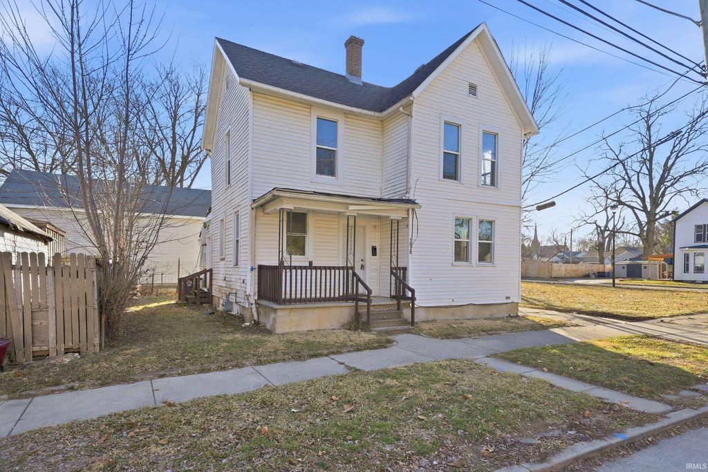 Photo of 1829 Hoagland Avenue, Fort Wayne, IN 46802 (MLS # 202606438)