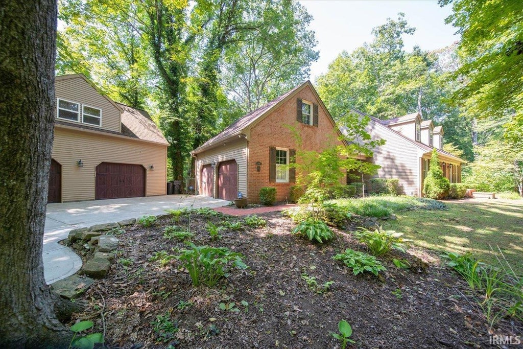 Photo of 4919 E State Road 252, Franklin, IN 46131 (MLS # 202635959)