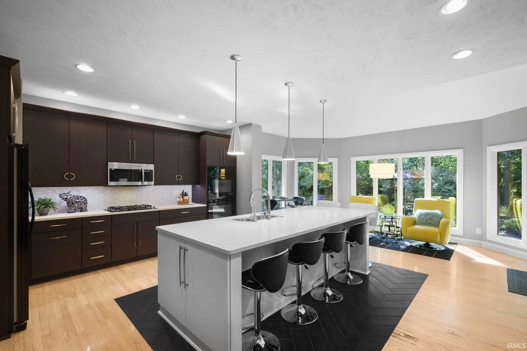 Photo of 5501 W Oakbrook Court, Muncie, IN 47396 (MLS # 202536313)