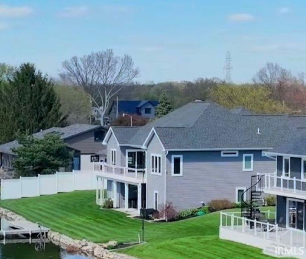 Photo of 51055 Twilight Dr Dr, Elkhart, IN 46514 (MLS # 202614950)