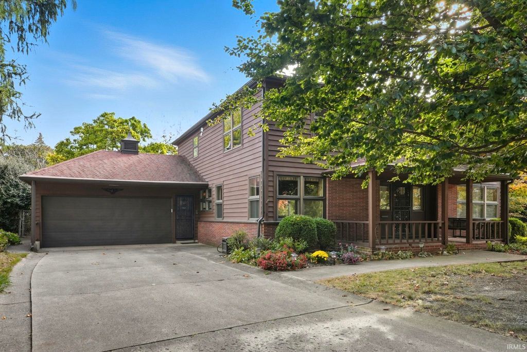 Photo of 1618 Forest Park Boulevard, Fort Wayne, IN 46805 (MLS # 202547499)