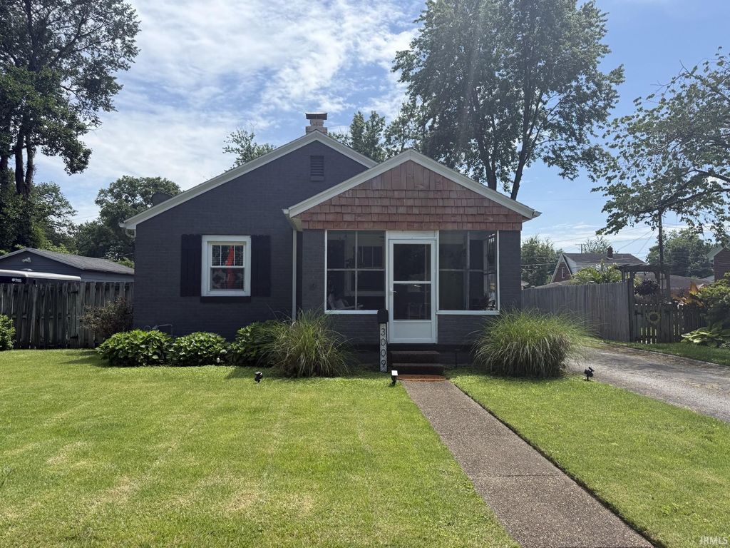 Photo of 3009 E Chestnut Street, Evansville, IN 47714 (MLS # 202621003)