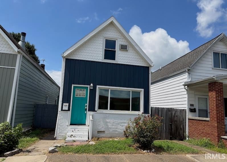 Photo of 708 Hess Avenue, Evansville, IN 47712 (MLS # 202636280)