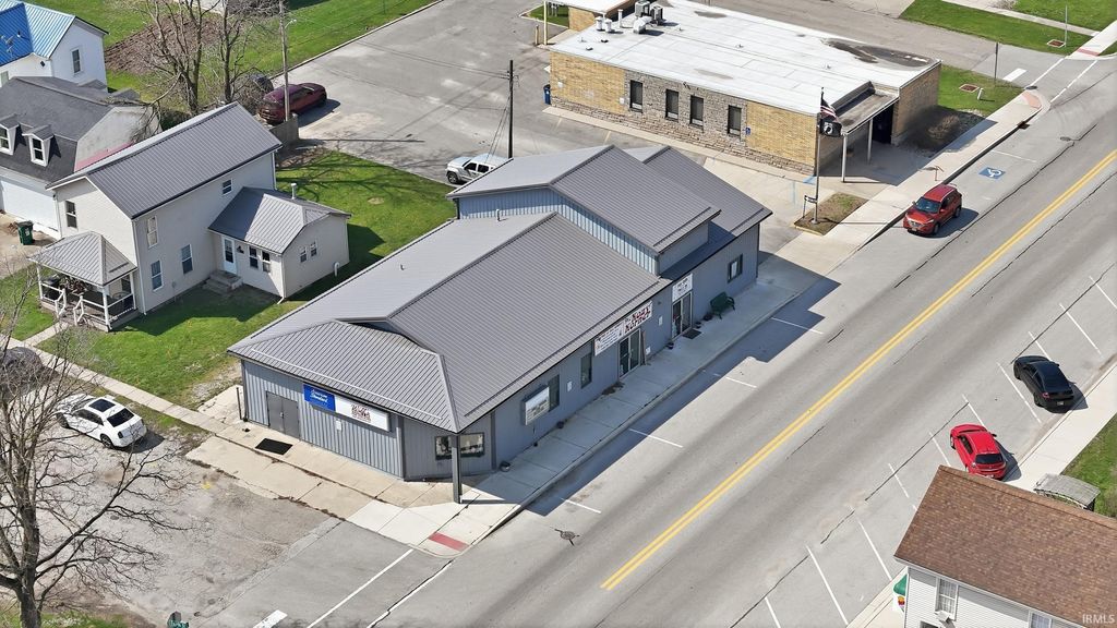 Photo of 418 Defiance Street, Howe, IN 46746 (MLS # 202610753)