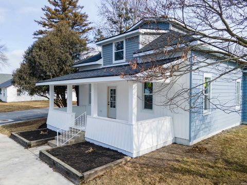 Photo of 432 N Main Street, Fairmount, IN 46928 (MLS # 202602517)