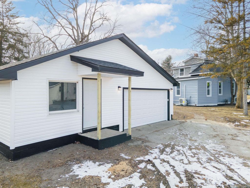 Photo of 432 N Main Street, Fairmount, IN 46928 (MLS # 202602517)