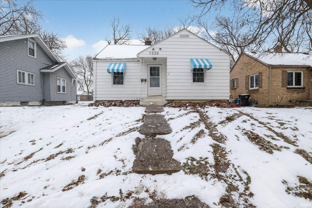 Photo of 1226 S 30Th Street, South Bend, IN 46615 (MLS # 202549086)