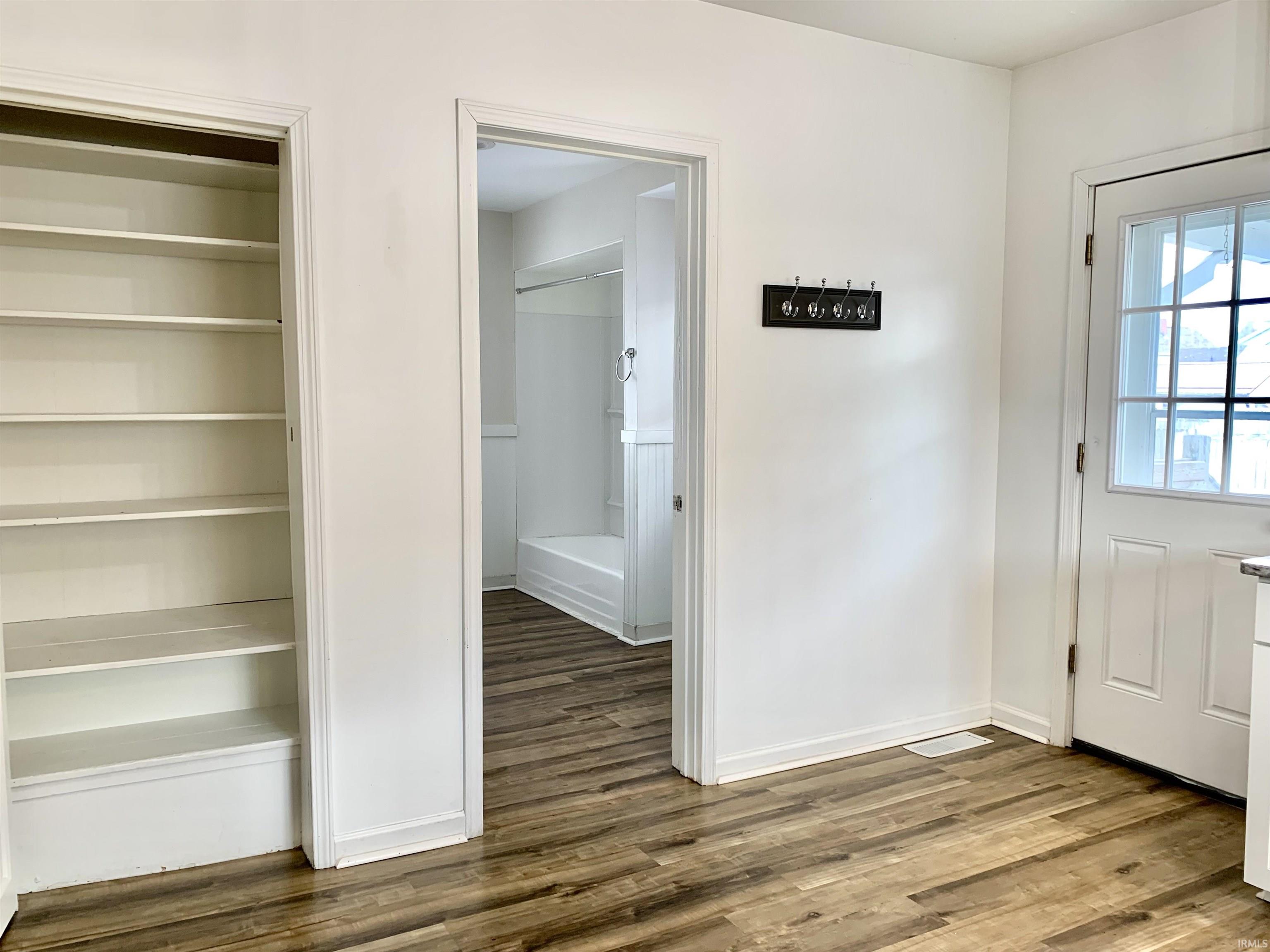 Mishawaka, Indiana 46544, United States, 3 Bedrooms Bedrooms, ,1 BathroomBathrooms,Residential,Active,3523