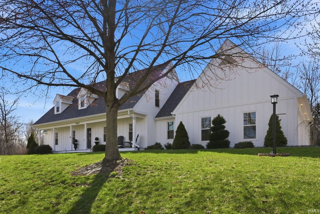 Photo of 1920 Inverness Lakes Crossing, Fort Wayne, IN 46804 (MLS # 202609773)