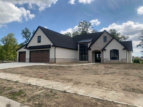 Photo of 6120 Andor Pass, Fort Wayne, IN 46845 (MLS # 202635207)