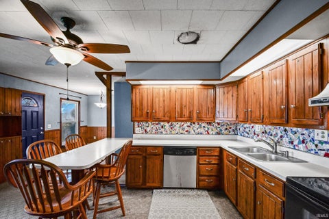 Tiny photo for 1323 W State Rd 26, Rossville, IN 46065 (MLS # 202639196)