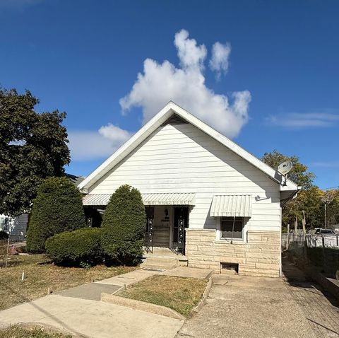Tiny photo for 1312 E Vaile Avenue, Kokomo, IN 46901 (MLS # 202543288)