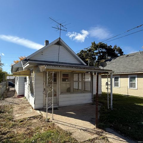 Tiny photo for 1312 E Vaile Avenue, Kokomo, IN 46901 (MLS # 202543288)