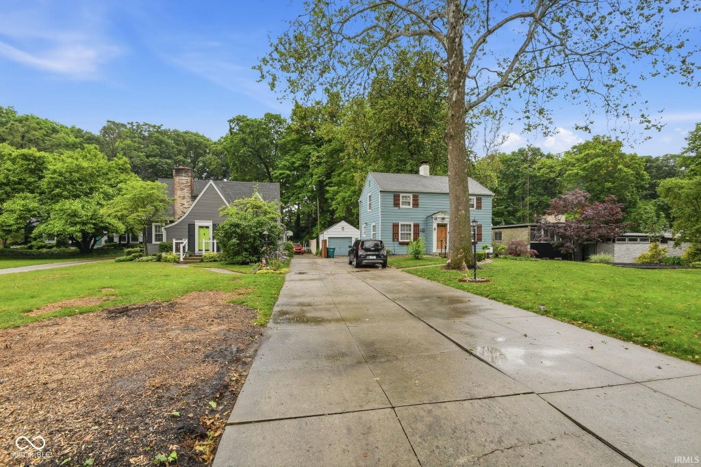 Photo of 1121 Woodlawn Drive, New Castle, IN 47362 (MLS # 202638395)