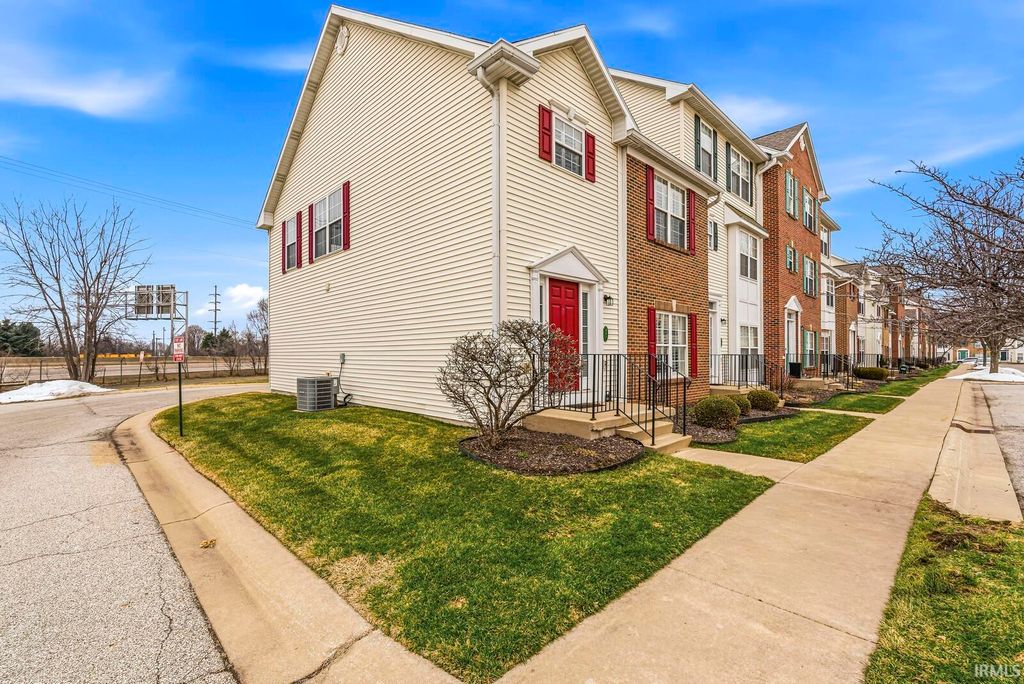 Photo of 437 Abbey Street, South Bend, IN 46637 (MLS # 202606653)