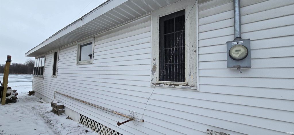 Photo of 1013 N Edgewater Drive, Silver Lake, IN 46982 (MLS # 202602156)