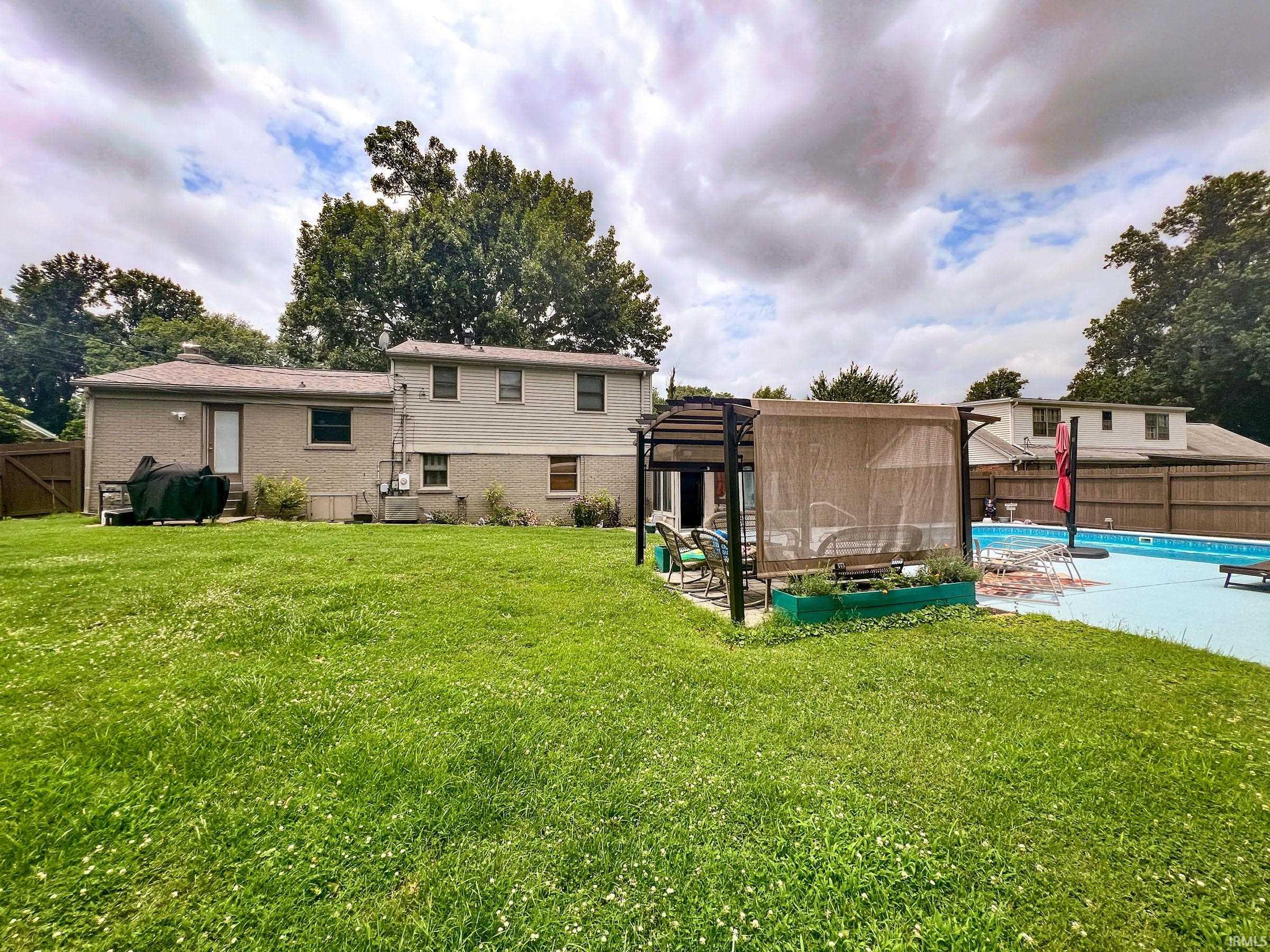 Evansville, Indiana 47715, United States, 3 Bedrooms Bedrooms, ,3 BathroomsBathrooms,Residential,Pending,26834