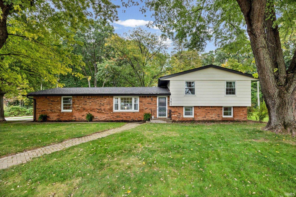 Photo of 141 Indian Rock Drive, West Lafayette, IN 47906 (MLS # 202642973)