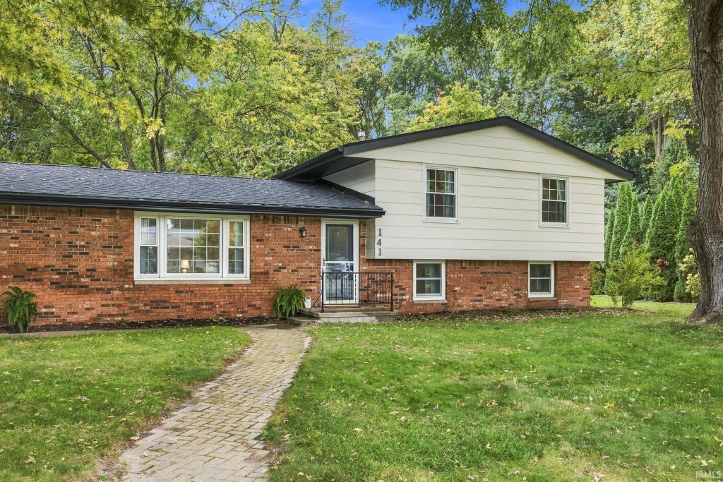 Photo of 141 Indian Rock Drive, West Lafayette, IN 47906 (MLS # 202642973)