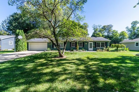 Photo of 518 N Meadow Lane, Kendallville, IN 46755 (MLS # 202541096)