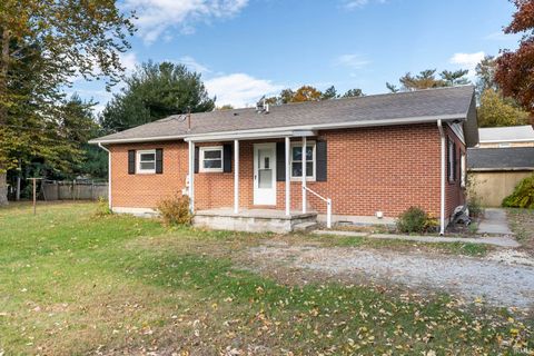 Photo of 1120 Poplar Drive, Monticello, IN 47960 (MLS # 202544805)