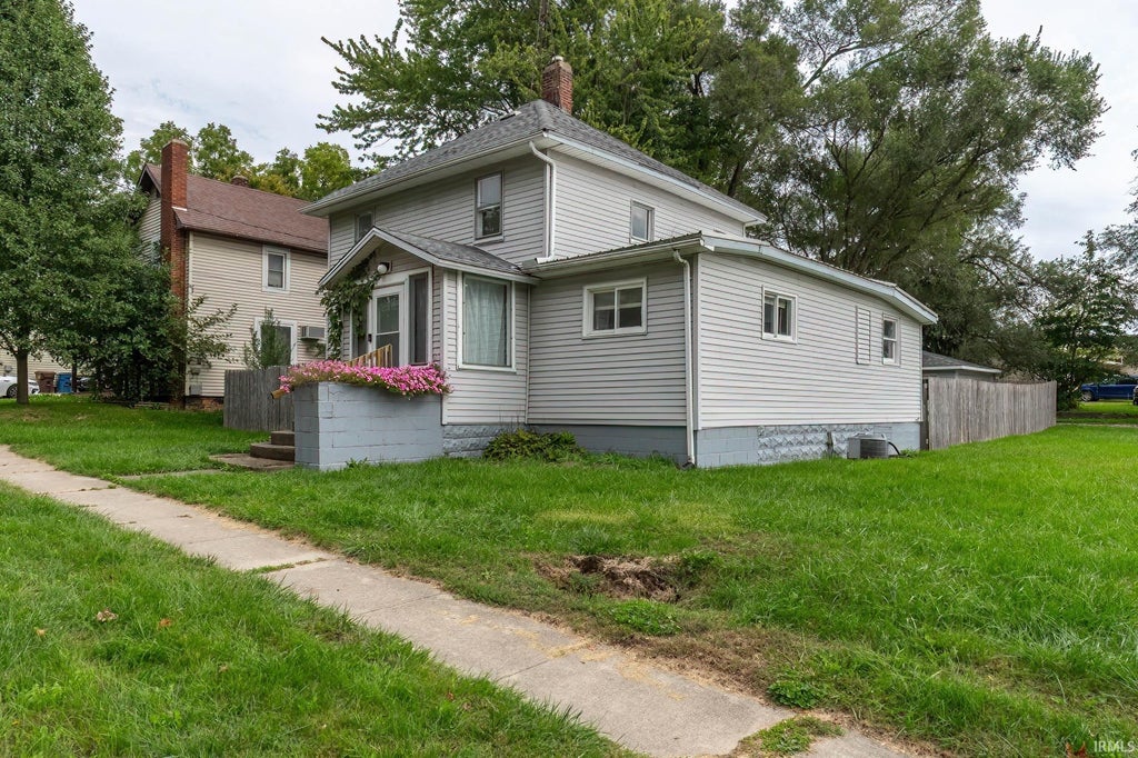 Photo of 515 S Washington Street, Angola, IN 46703 (MLS # 202640991)