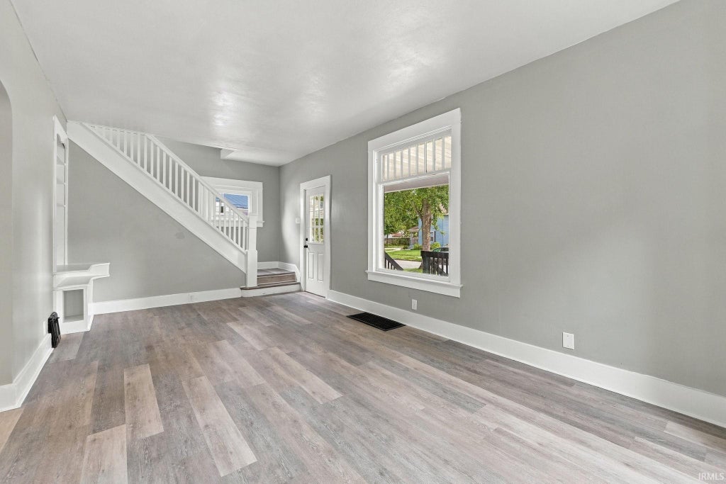 Photo of 808 Greenlawn Avenue, Fort Wayne, IN 46808 (MLS # 202640228)