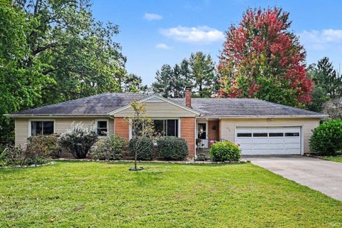 Photo of 202 E Tyner Drive, Warsaw, IN 46580 (MLS # 202643022)