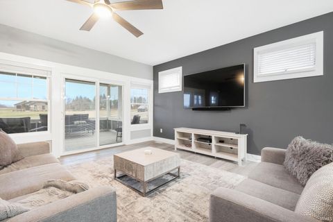 Tiny photo for 3331 Blarney Drive, South Bend, IN 46628 (MLS # 202605643)